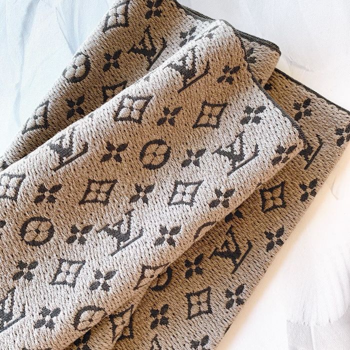 Louis Vuitton Scarf LV00032